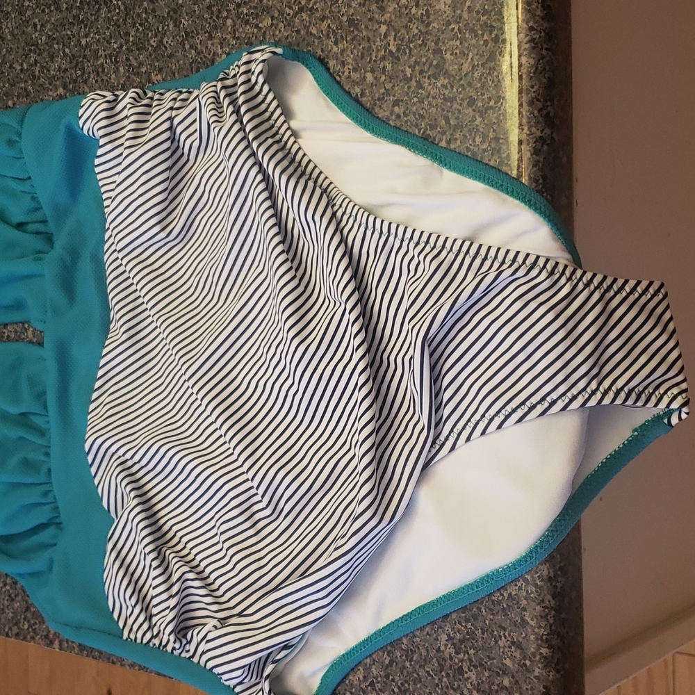 Bathing suit - Picture 3 of 3